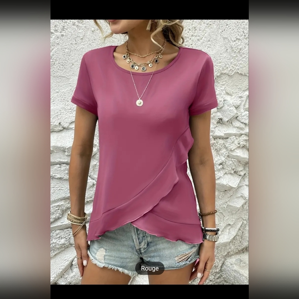Asymmetrical Ruffle-Hem T-Shirt. Rouge. L. - Picture 3 of 10